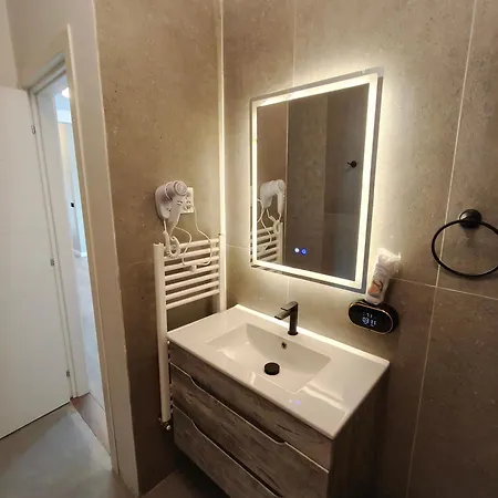 Fly&stay Aeroport Apartman *